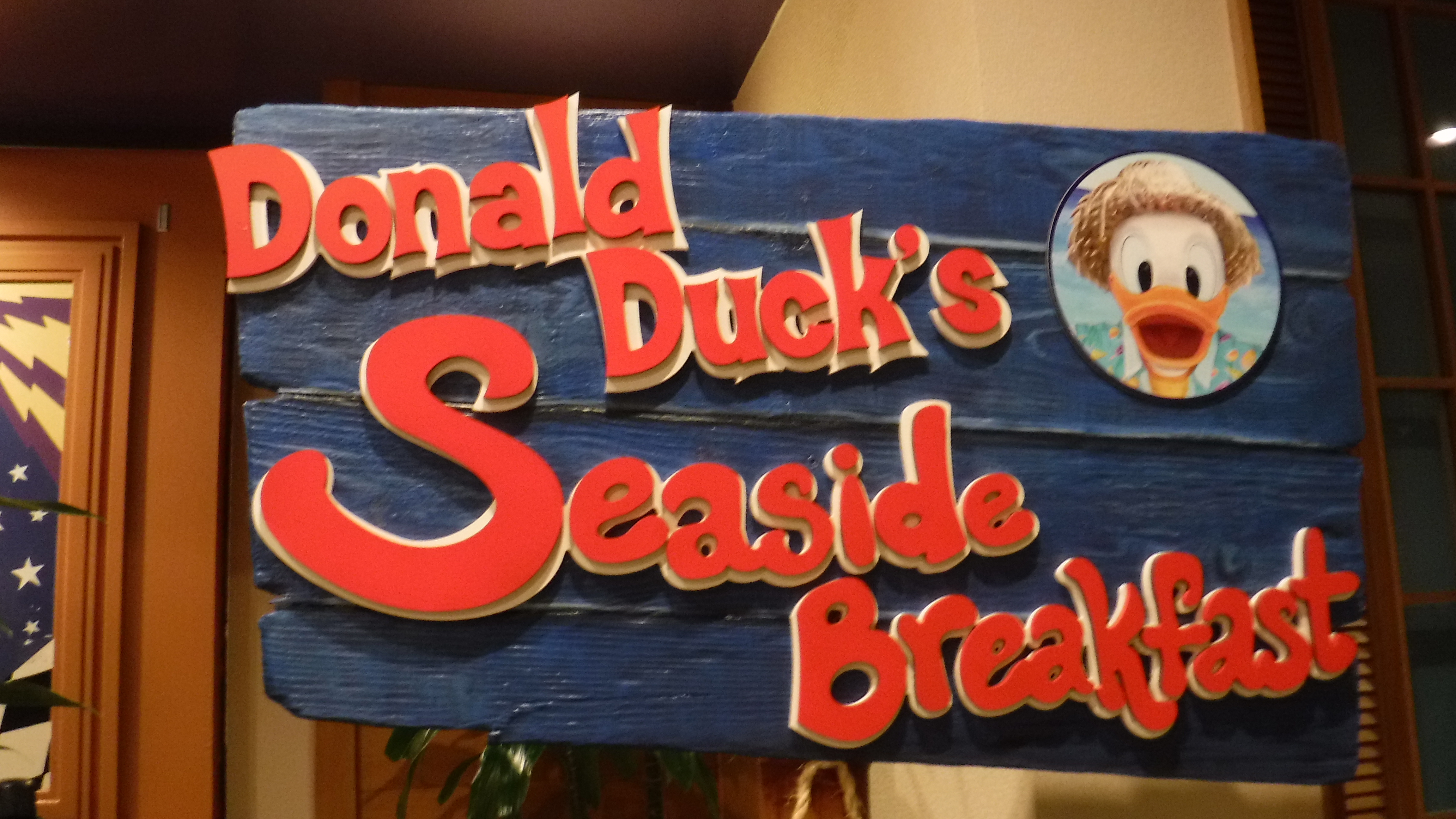 Breakfast with Donald Duck at PCH Grill – all things enchanted